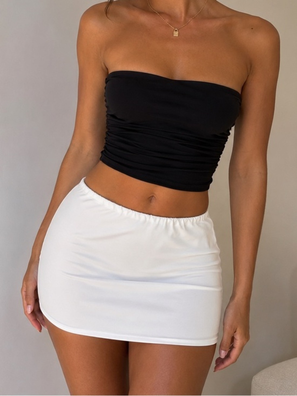 New stretchy white Women’s Stretch Mini Skirt size Small without tags